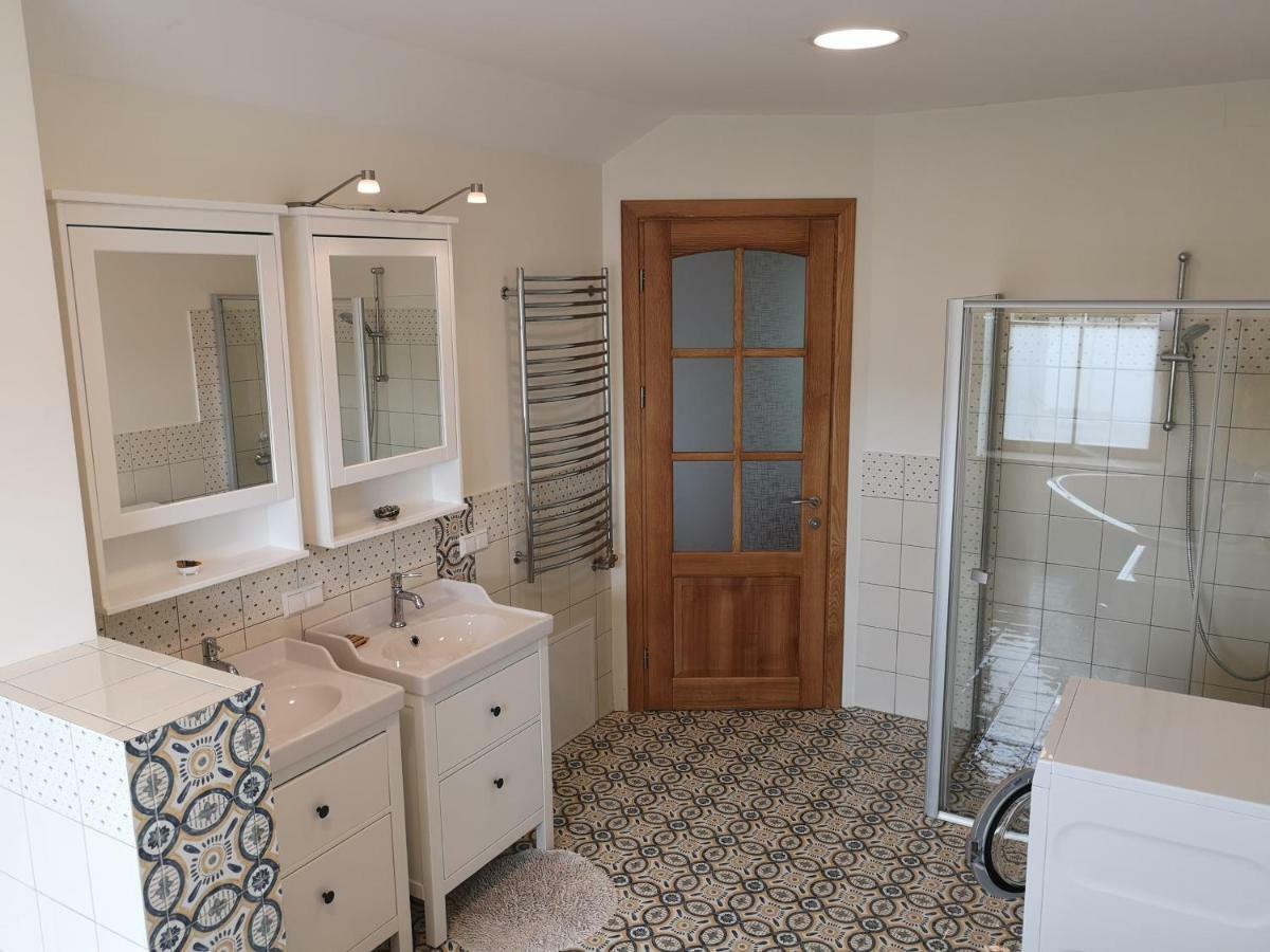 9 Min From Palanga! Luxury House On The River And Sauna クレチンガ エクステリア 写真